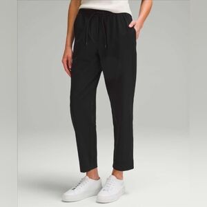 Lululemon Tapered-Leg Mid-Rise Pant 7/8 Length *Luxtreme